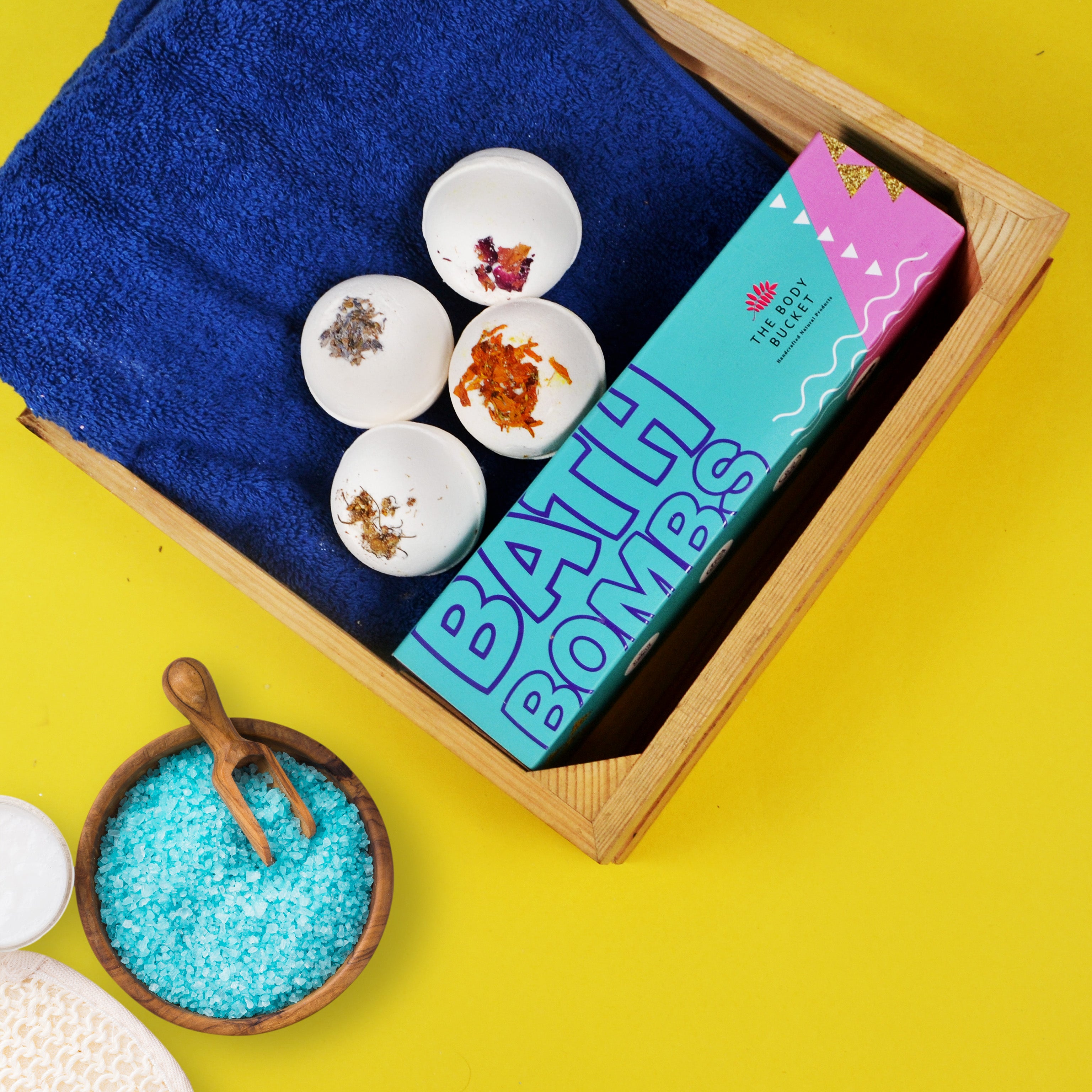 White Round Bath Bomb with Flower Buds & Petals Rose, Lavender, Ylang Ylang, Musk Fragrance Bath Bomb (65 Gram Each)